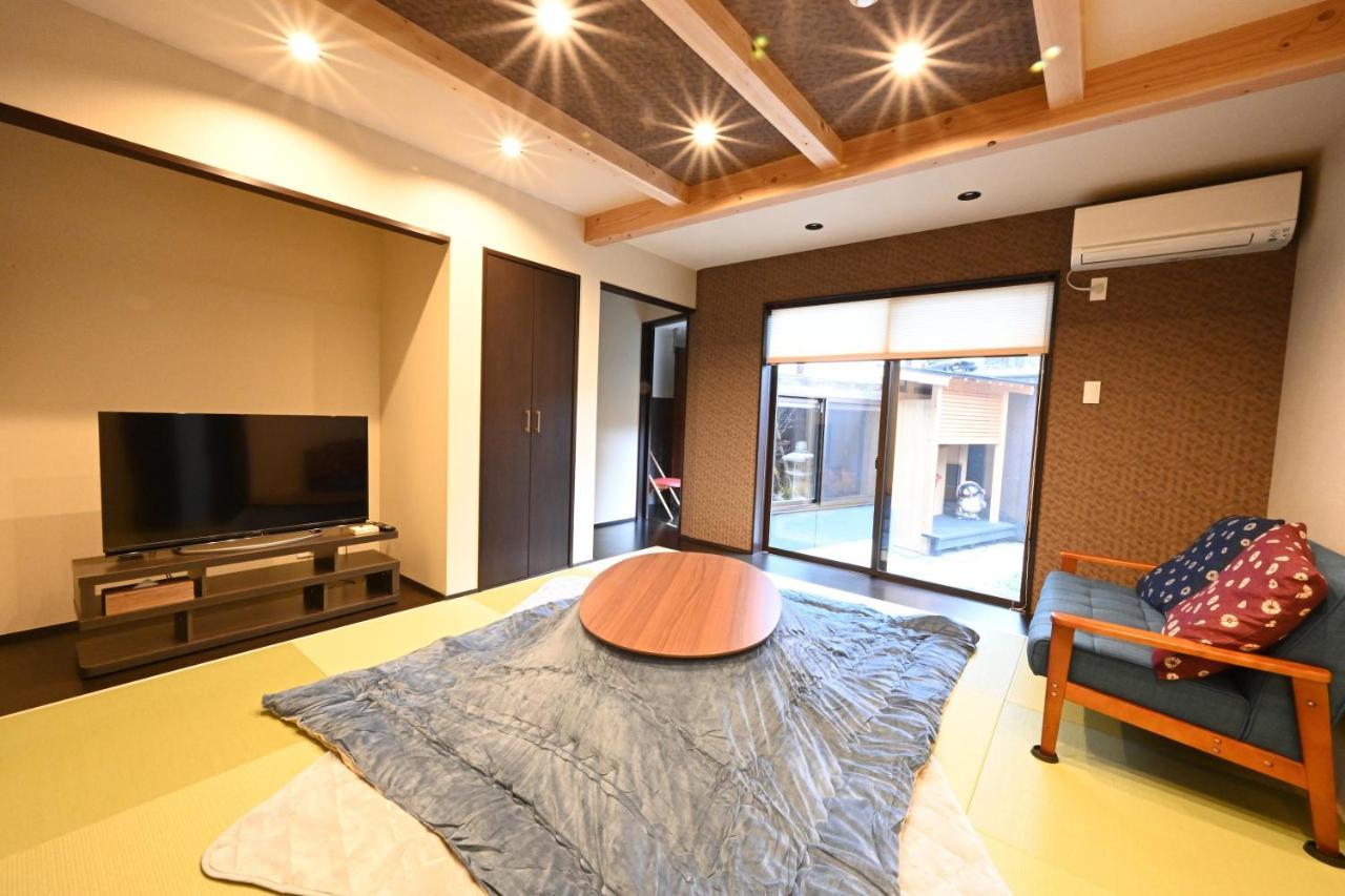 Manabi-Stay Takayama モダンな蔵ダイニングと半露天風呂付き古民家一棟貸切ホテル Екстер'єр фото